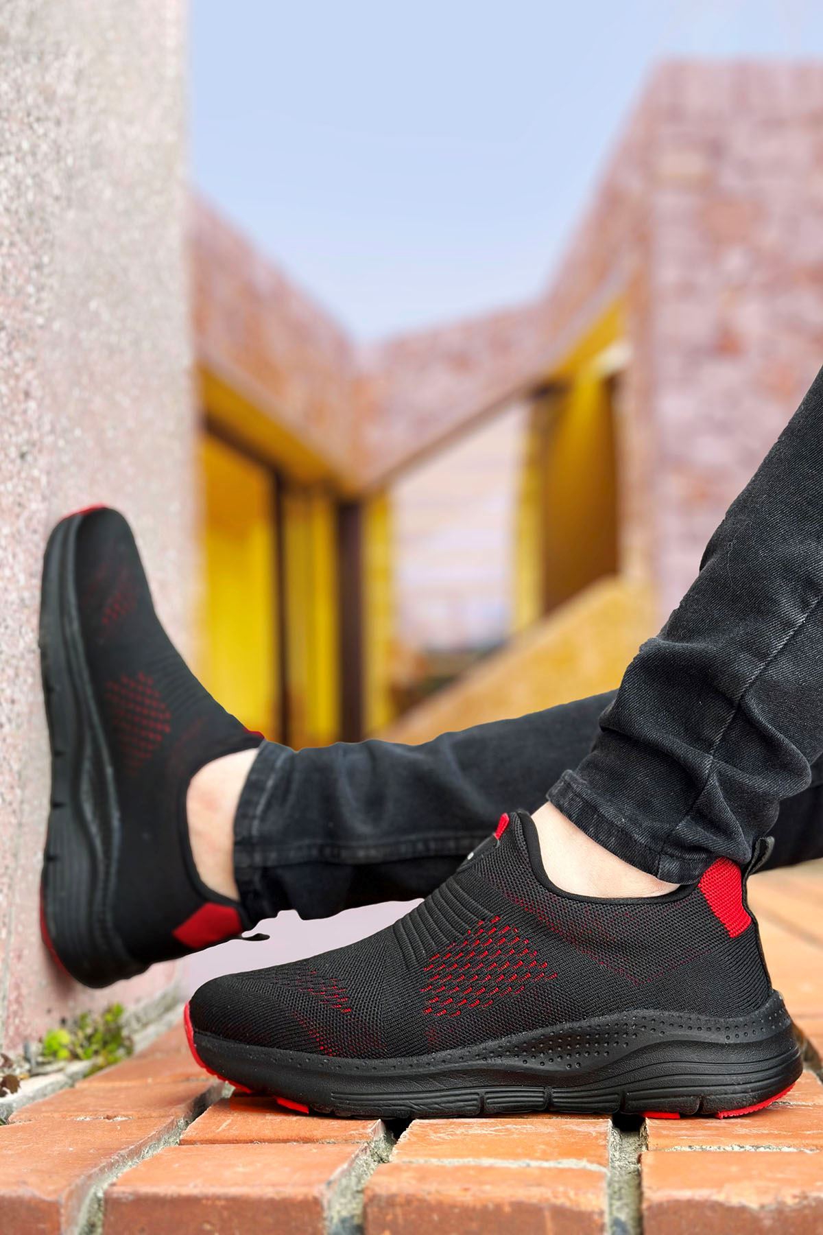 Boy Uzatan Gizli Topuk Siyah Kırmızı Slip-On Erkek Spor Ayakkabı