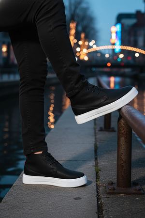 Boy Uzatan Gizli Topuk Spor Bot Model Yüksek Taban Siyah Beyaz Erkek Ayakkabı